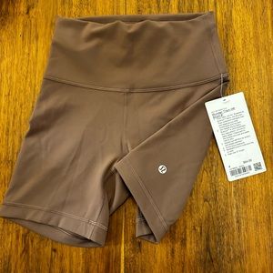 Lululemon Wunder Train HR Short 6'